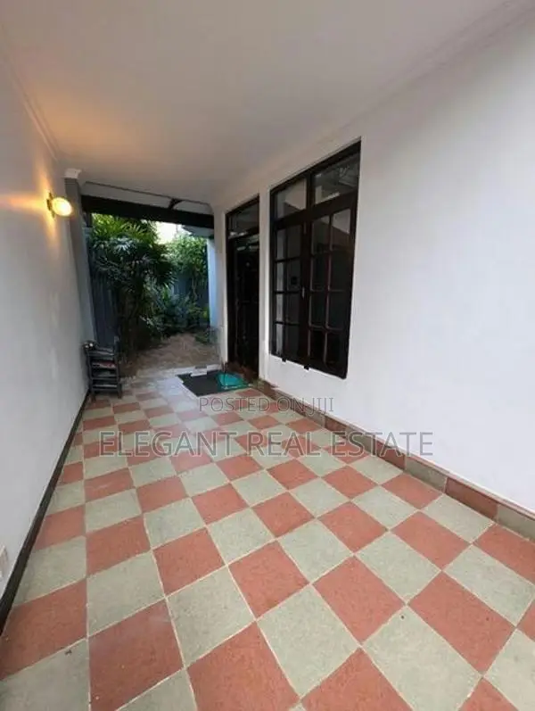 06 Bedroom Semi Furnished 03 Storied House for Rent in Nugegoda (a6507