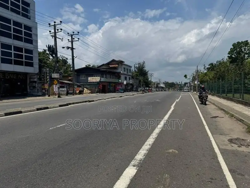 100 M to Colombo Road Land for Sale Piliyandala