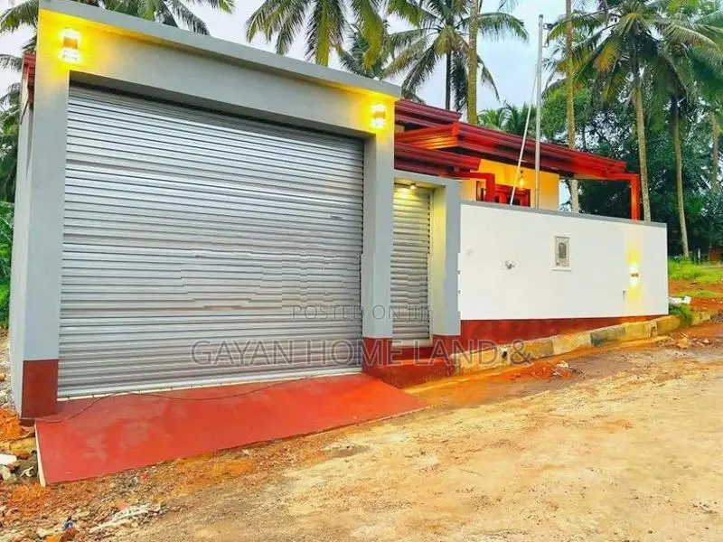 වාස්තුවිද්‍යානූකූලව ඉදිකල අලුත්ම වටිනා නිවසක් විකිණීමට කිරිවත්තුඩුවෙන්