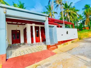 වාස්තුවිද්‍යානූකූලව ඉදිකල අලුත්ම වටිනා නිවසක් විකිණීමට කිරිවත්තුඩුවෙන්