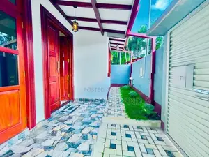 වාස්තුවිද්‍යානූකූලව ඉදිකල අලුත්ම වටිනා නිවසක් විකිණීමට කිරිවත්තුඩුවෙන්