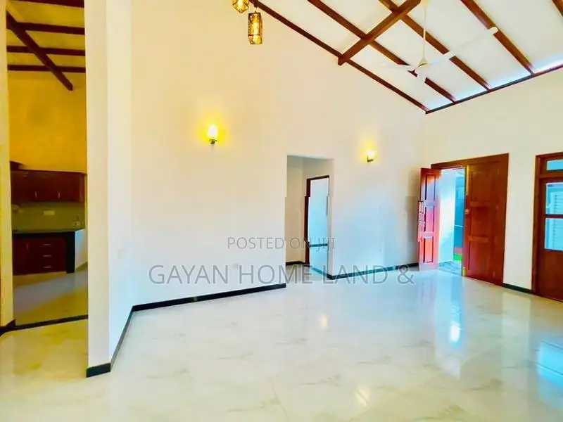 වාස්තුවිද්‍යානූකූලව ඉදිකල අලුත්ම වටිනා නිවසක් විකිණීමට කිරිවත්තුඩුවෙන්