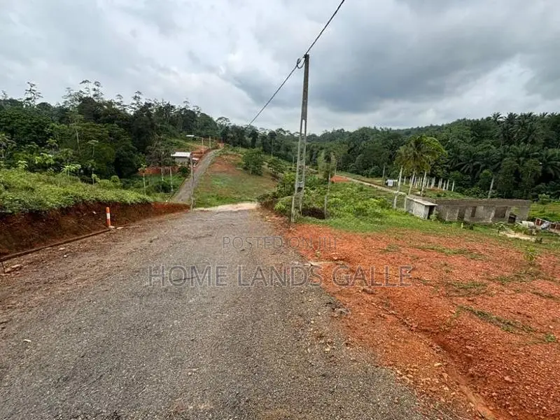 ගාල්ල - පින්නදූව නගරයෙන්