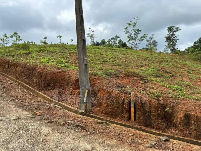 ගාල්ල - පින්නදූව නගරයෙන්