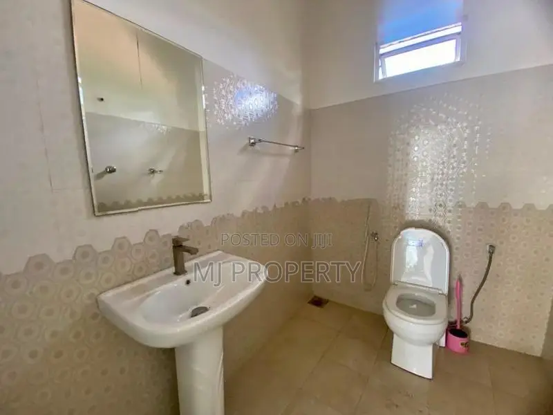 ( GC-1046) Valuable Commercial 2nd Floor Shop Space Rent in Godagama