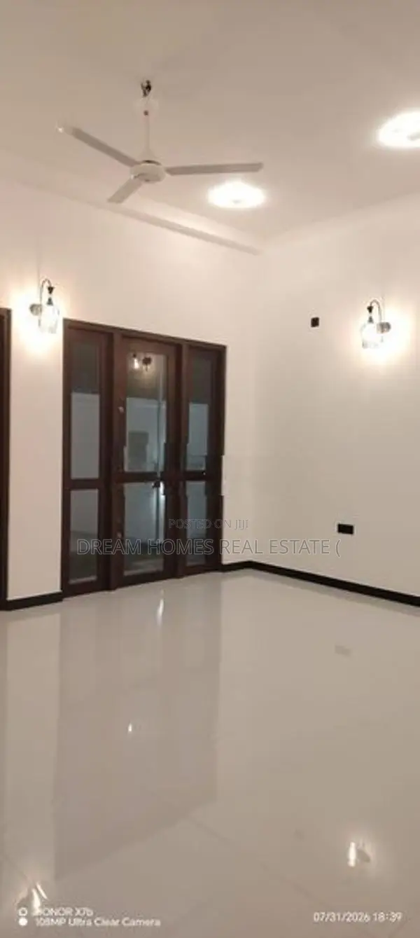 10.5 Perches Modern Luxury Home for Sale – Athurugiriya