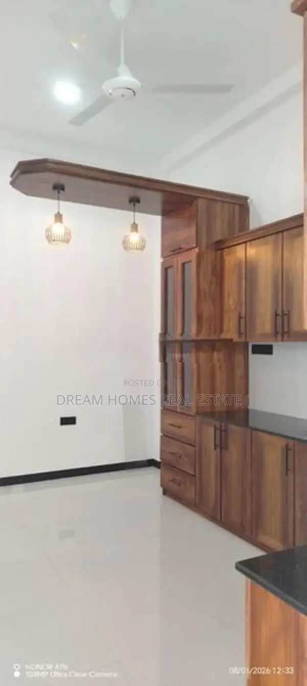 10.5 Perches Modern Luxury Home for Sale – Athurugiriya