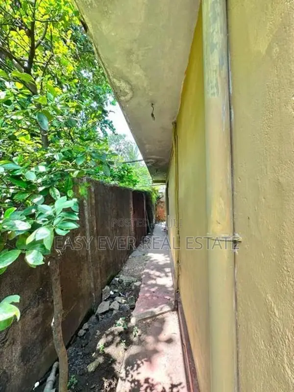 ඉඩමේ වටිනාකමට දෙමහල් නිවසක් නොමිලේ / HL 13251