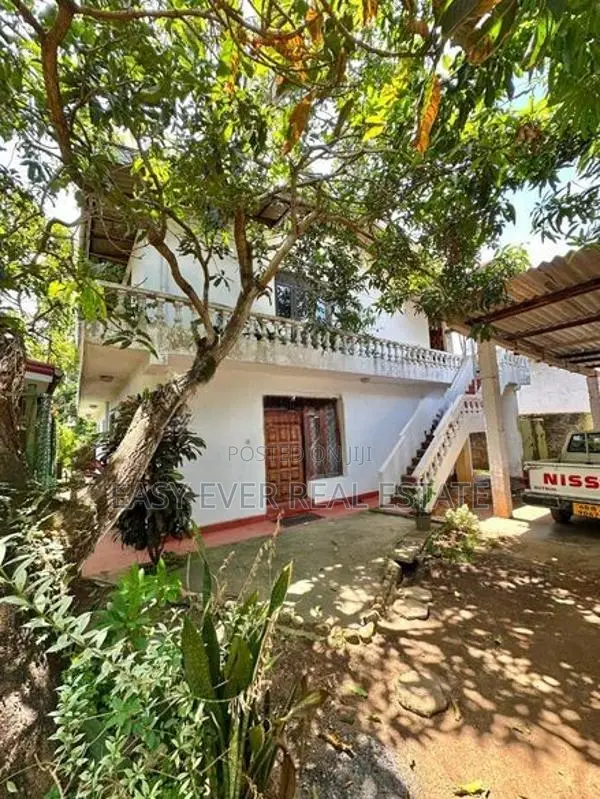 ඉඩමේ වටිනාකමට දෙමහල් නිවසක් නොමිලේ / HL 13251