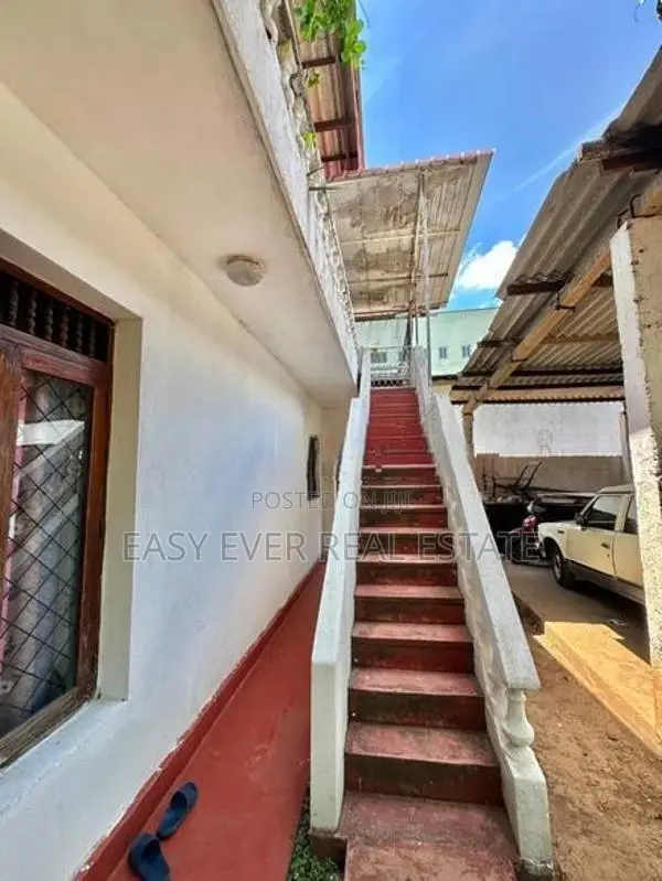 ඉඩමේ වටිනාකමට දෙමහල් නිවසක් නොමිලේ / HL 13251