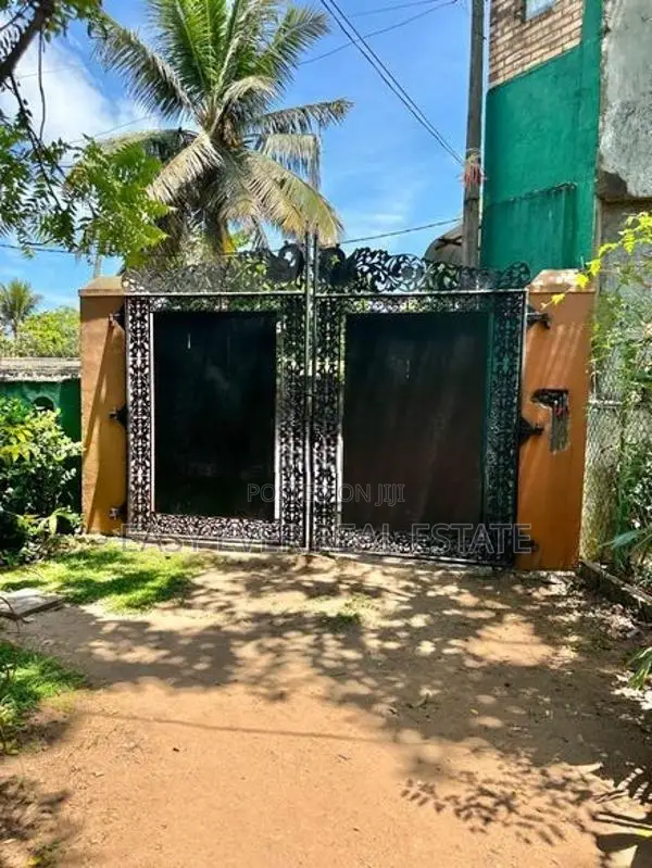 ඉඩමේ වටිනාකමට දෙමහල් නිවසක් නොමිලේ / HL 13251