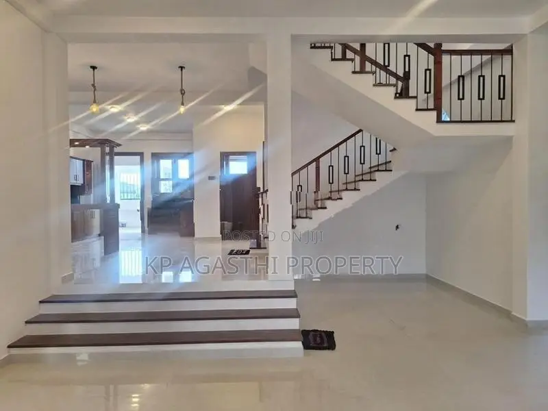 FADDY FILD VEIW SUPER LUXURY HOUSE FOR SALE IN BORALASGAMUWA
