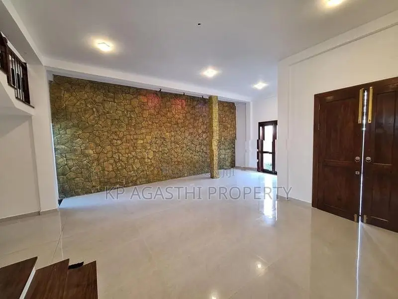 FADDY FILD VEIW SUPER LUXURY HOUSE FOR SALE IN BORALASGAMUWA