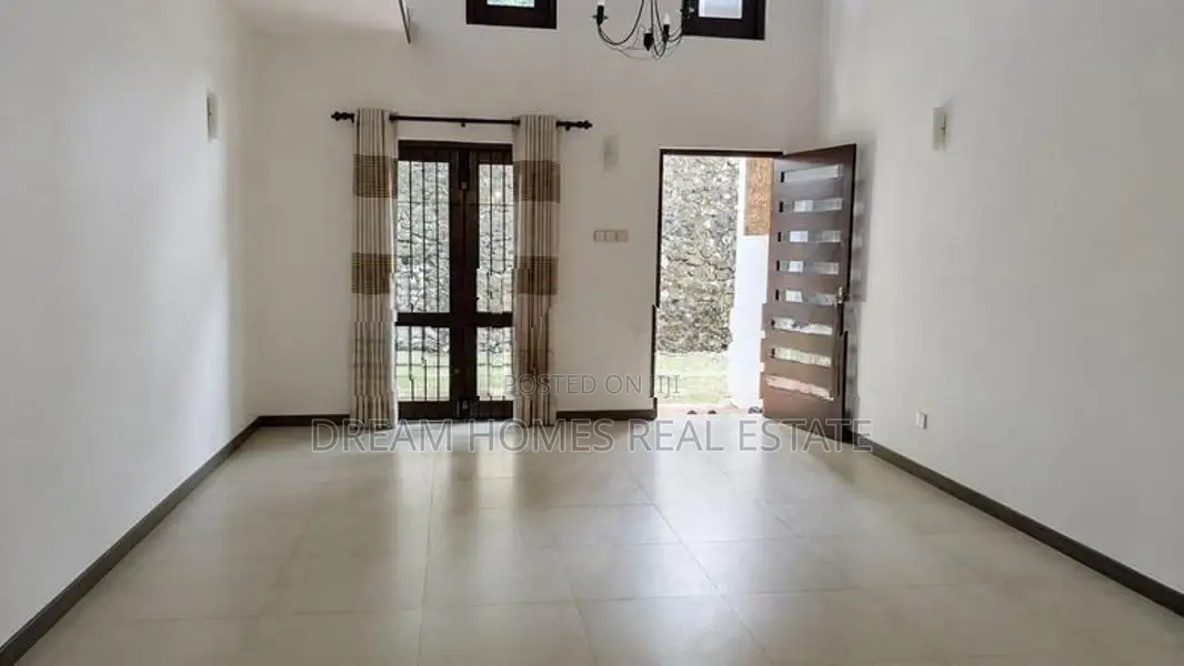 Spacious 4-Bedroom House for Rent – Thalawathugoda