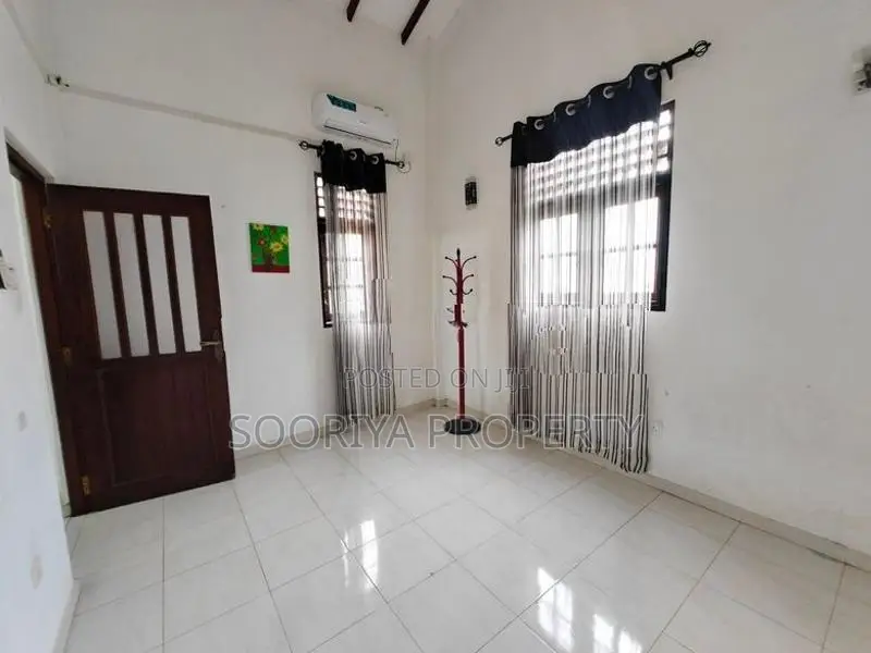 Three Storey House for Rent in Kadawatha , Gampaha Waliweriya Road