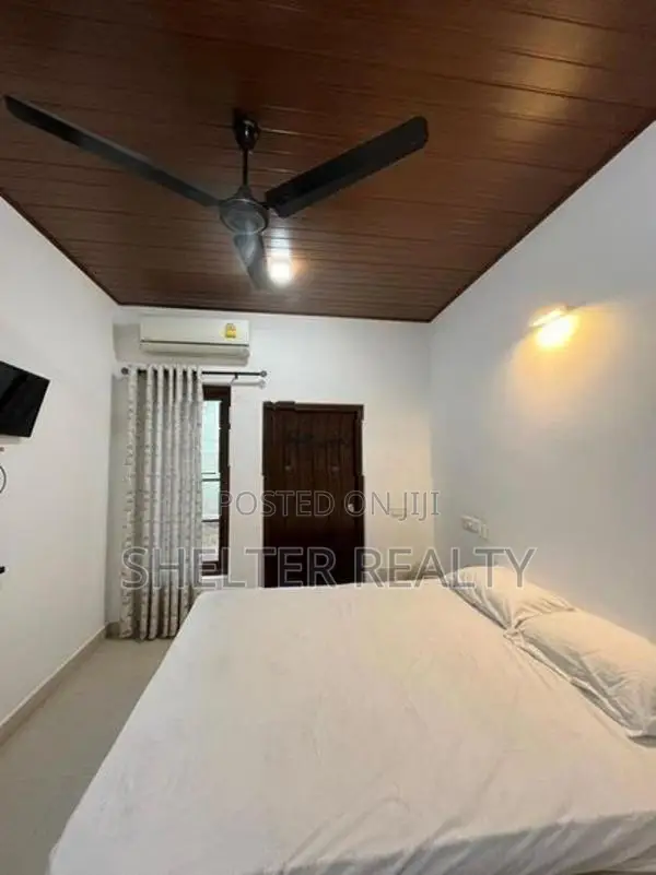 Fully Furnished 3 BR house for rent in Thalawathugoda