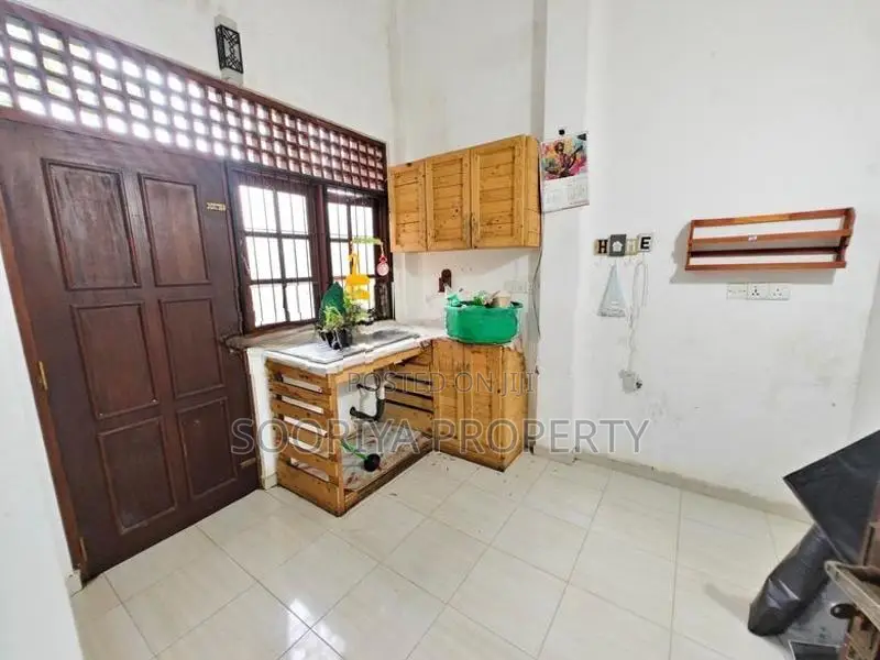 Three Storey House for Rent in Kadawatha , Gampaha Waliweriya Road