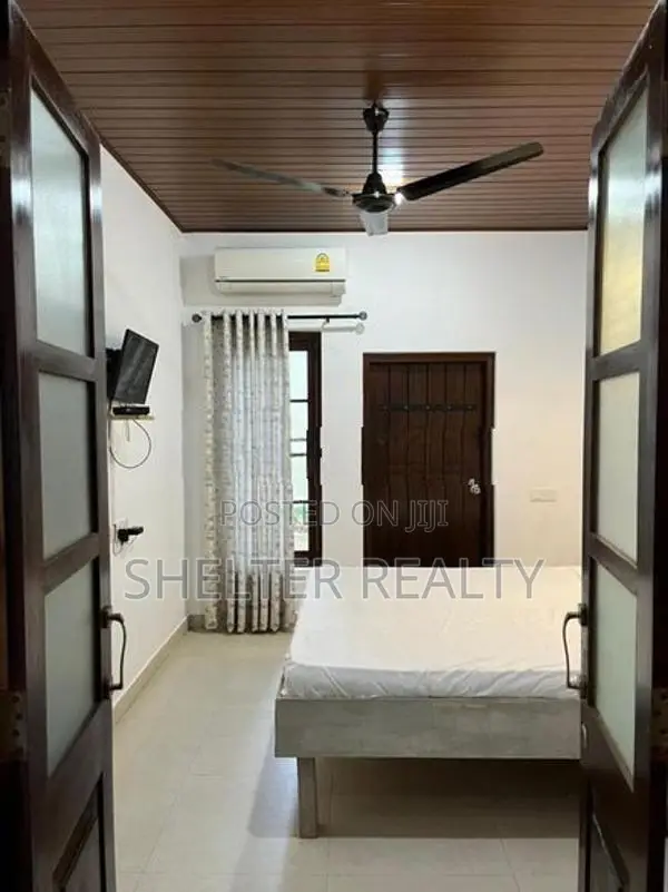 Fully Furnished 3 BR house for rent in Thalawathugoda
