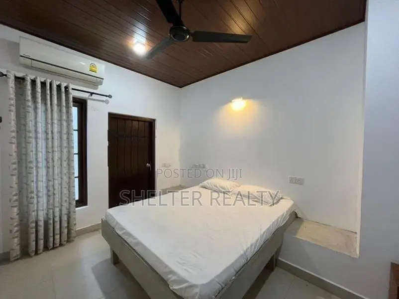 Fully Furnished 3 BR house for rent in Thalawathugoda