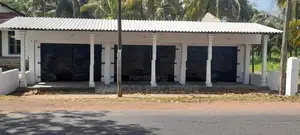 ප්‍රධාන පාරට මුහුණලා වාණිජ දේපළක් / HS 15210