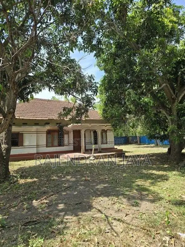 House With 5.75 Perch Land For Sale In Vaddukkodai