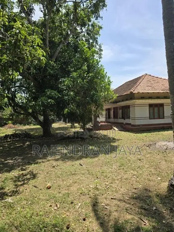 House With 5.75 Perch Land For Sale In Vaddukkodai