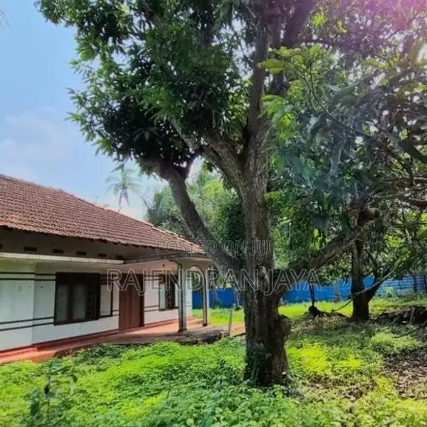 House With 5.75 Perch Land For Sale In Vaddukkodai