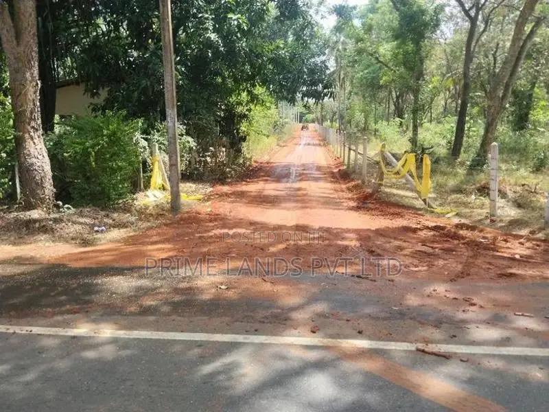 මරදන්කඩවල නගරයට ඇවිදින දුරින් සින්නක්කර ඉඩමක්