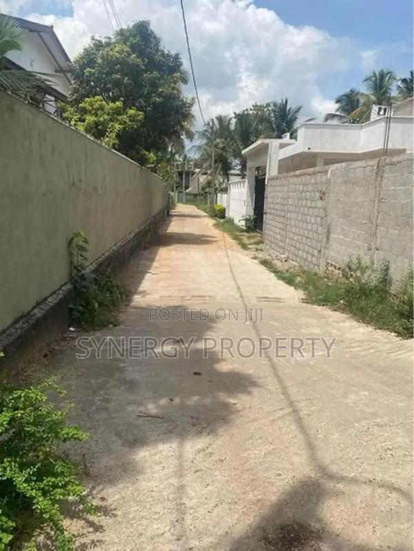 Land For Sale In Mahara Kadawatha (LA-GAMMA-61)