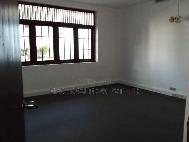 Spacious 9 Bedroom Commercial Property for Rent in Colombo 07 (EM038AM