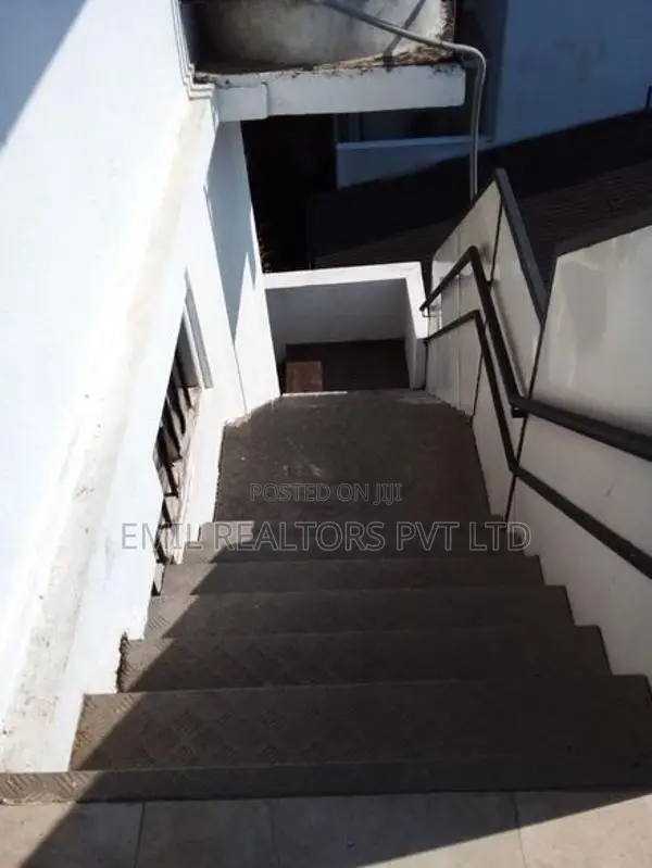 Spacious 9 Bedroom Commercial Property for Rent in Colombo 07 (EM038AM