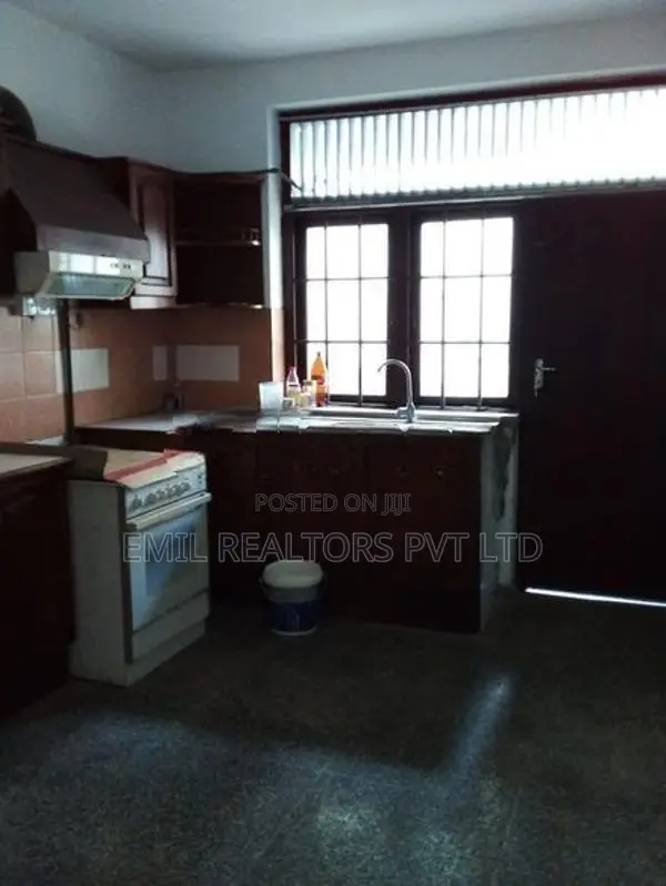 Spacious 9 Bedroom Commercial Property for Rent in Colombo 07 (EM038AM