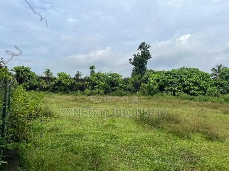 30 Perch Land in Makola Y Junction, Kiribathgoda (LA-GAMMK-109)