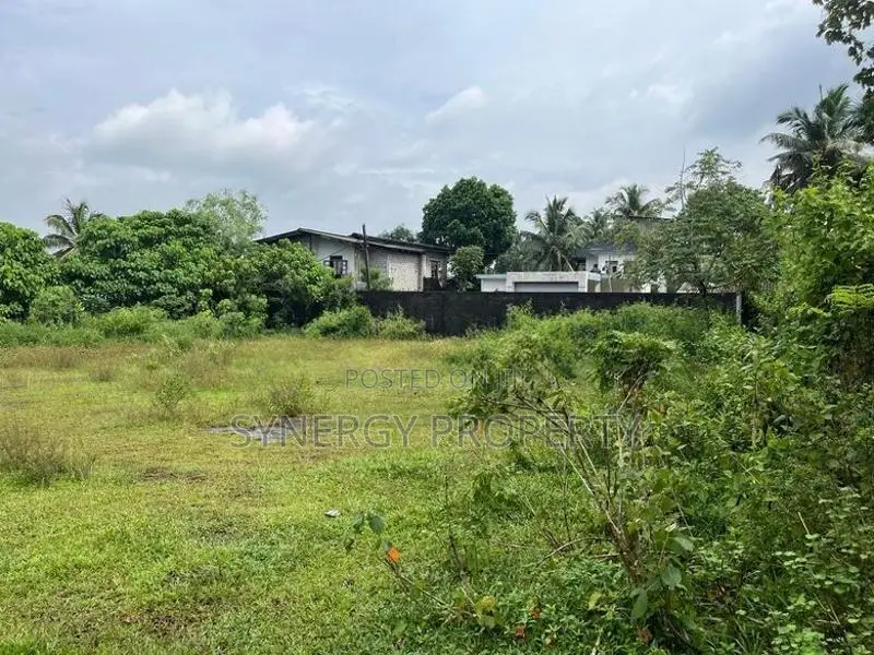 30 Perch Land in Makola Y Junction, Kiribathgoda (LA-GAMMK-109)