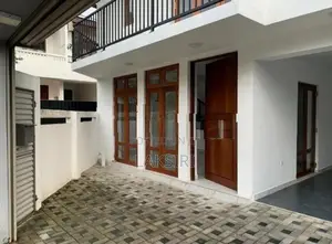 4 BR / 3 BA Modern Two Story House Rent Nugegoda Mirihana