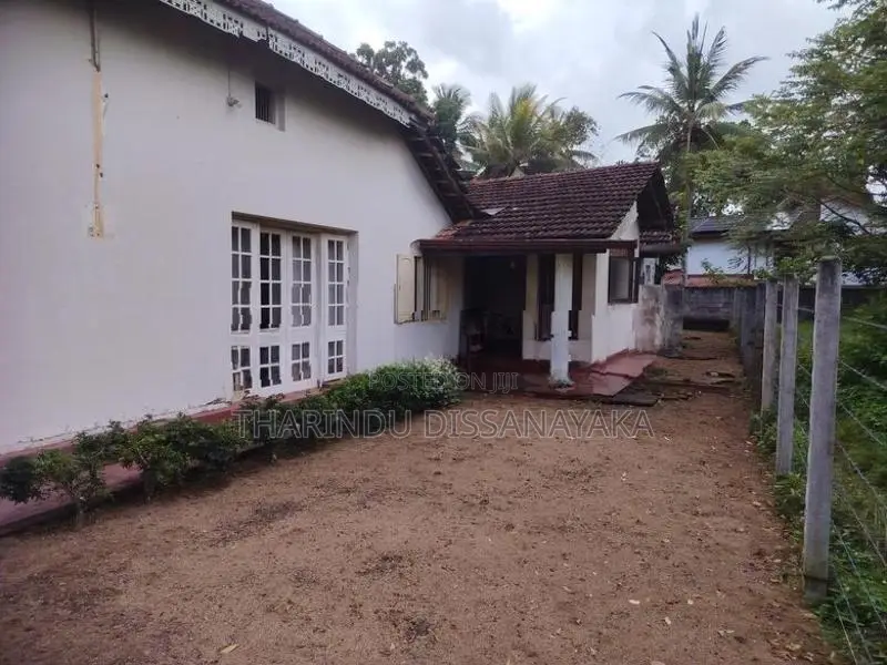 Commercial Land in Veyangoda Town Plot 01