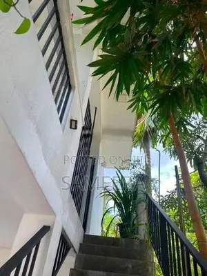 දෙමහල් නිවසක් අවිස්සාවේල්ල නගර මධ්‍යයේ