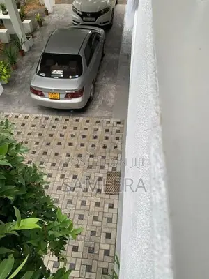 දෙමහල් නිවසක් අවිස්සාවේල්ල නගර මධ්‍යයේ