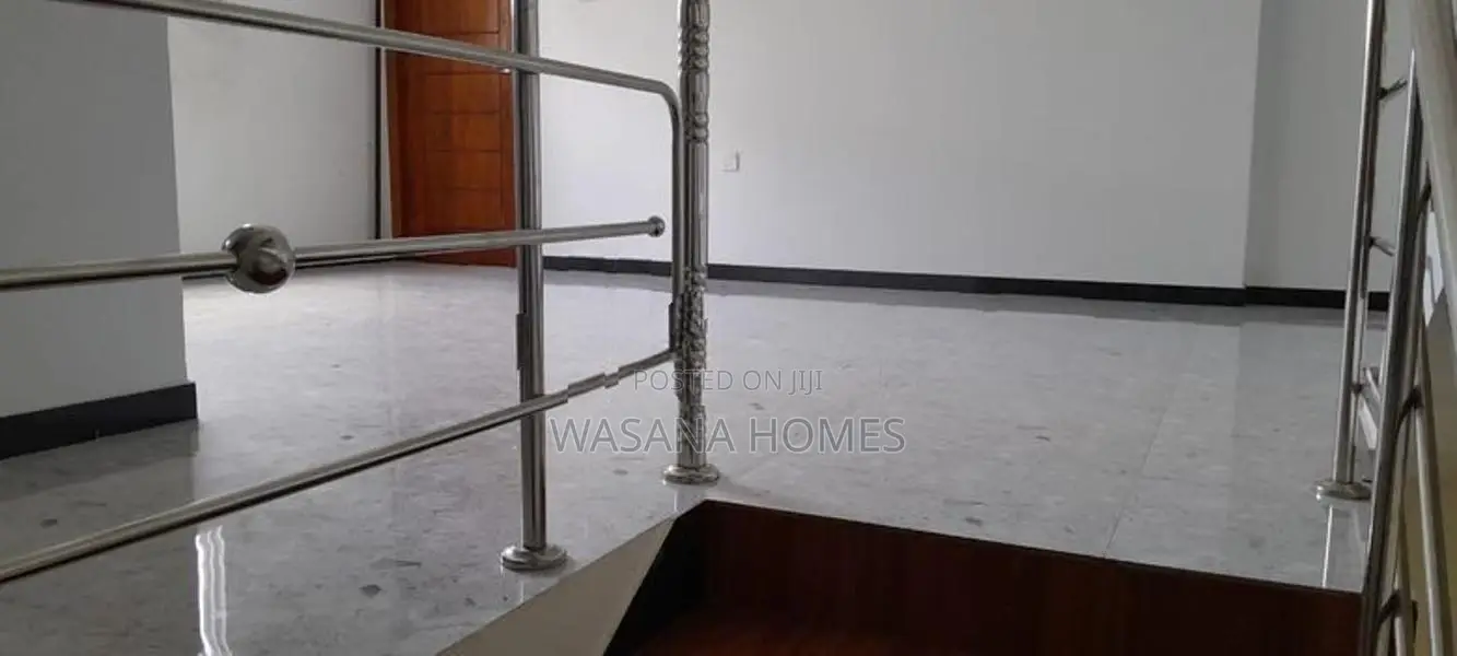 Super 3.Story House for Sale Pitakotte
