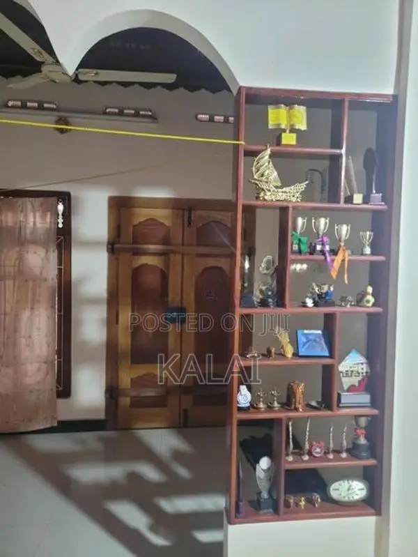Unfurnished Upstair House for Rent in Nallur