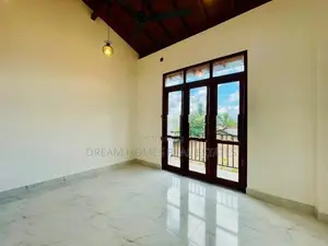 4 Bedroom House in Kottawa
