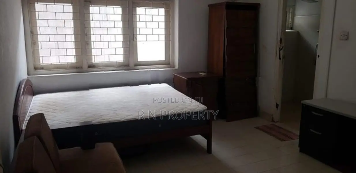 House with 10 Perch Land for Sale – Colombo 05