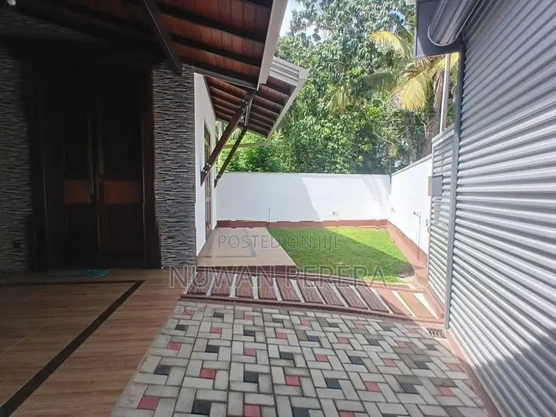 Zolder architectural house sale in Piliyandala .