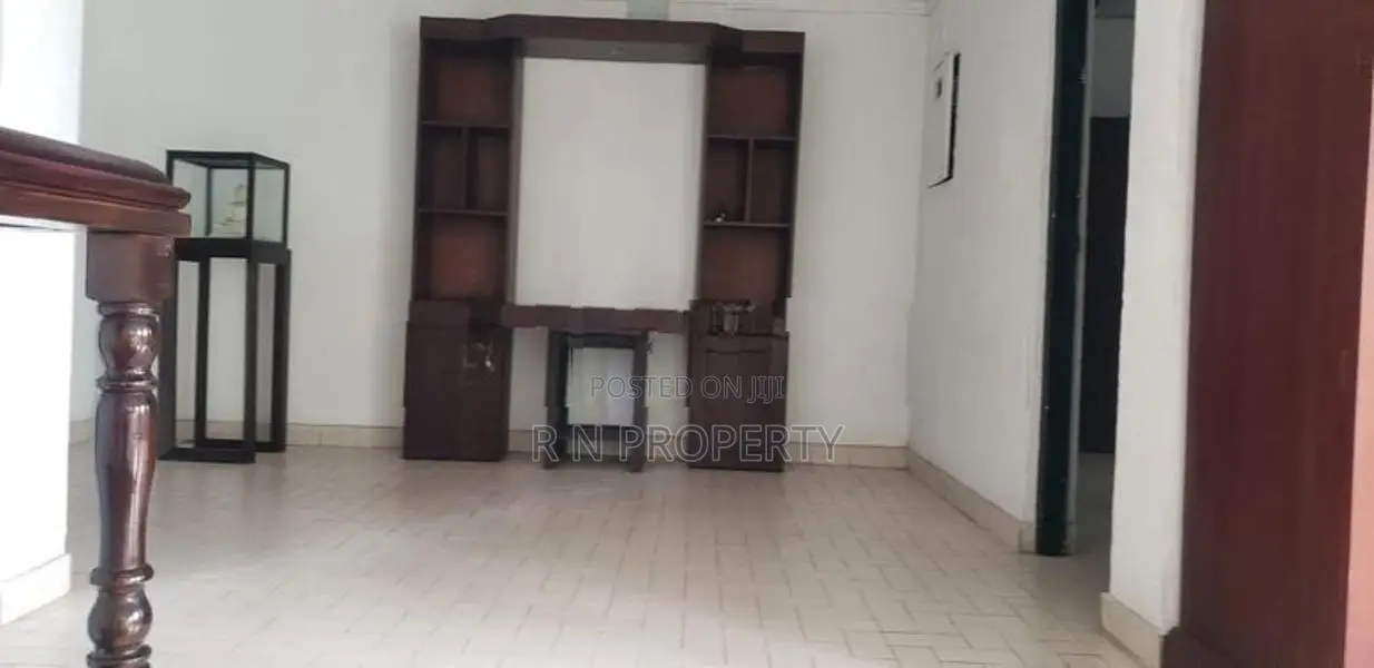 House with 10 Perch Land for Sale – Colombo 05