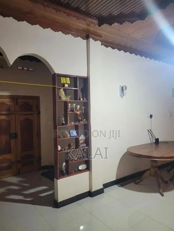 Unfurnished Upstair House for Rent in Nallur