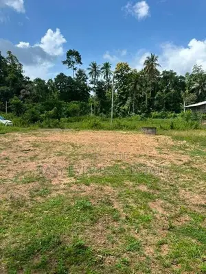 මීරිගම කළුඅග්ගලින් අඩි 20 මාර්ග පහසුකම් සහිත නේවාසික ඉඩමක් විකිණීමට