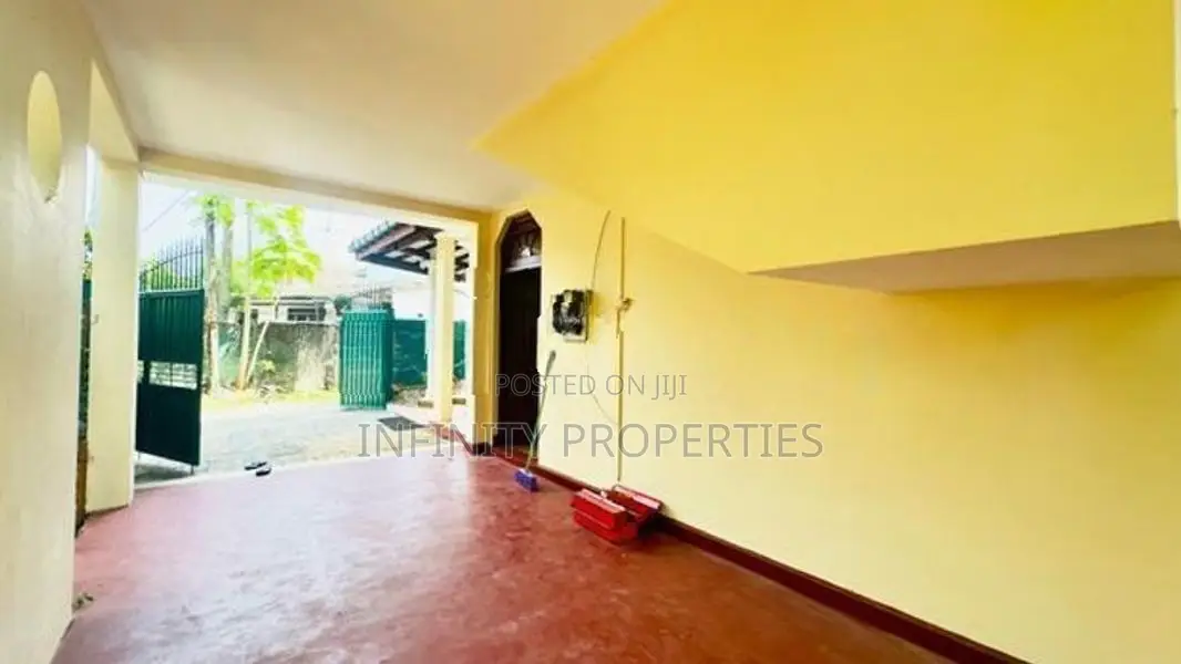 10 Perch 2-Storey House for Sale - Mount Lavinia, Galle Road (SA-11)