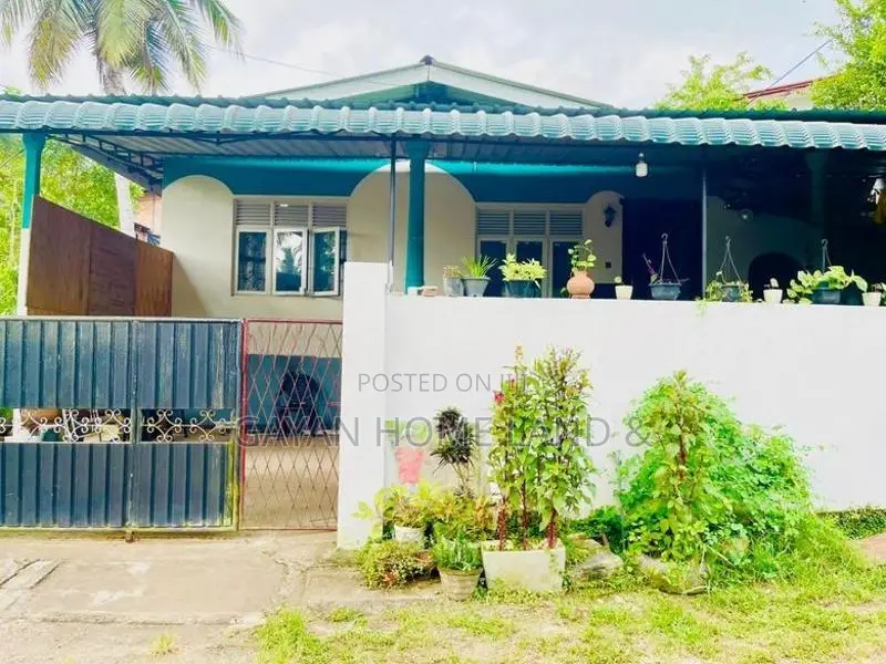 නිදනකාමර හතරක තනිමහල් නිවසක් විකිණීමට කහතුඩුවෙන්
