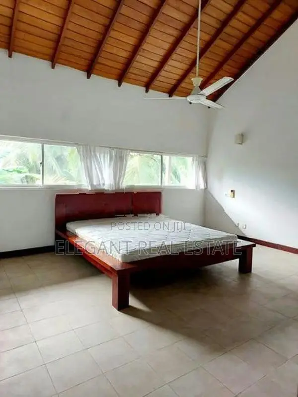 04 Bedroom Unfurnished House for Sale in Battaramulla (A6519)