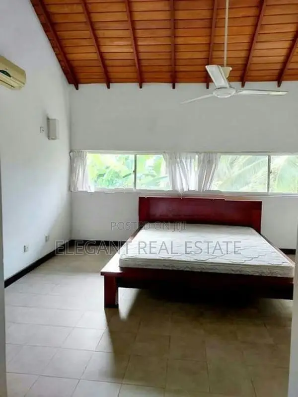 04 Bedroom Unfurnished House for Sale in Battaramulla (A6519)